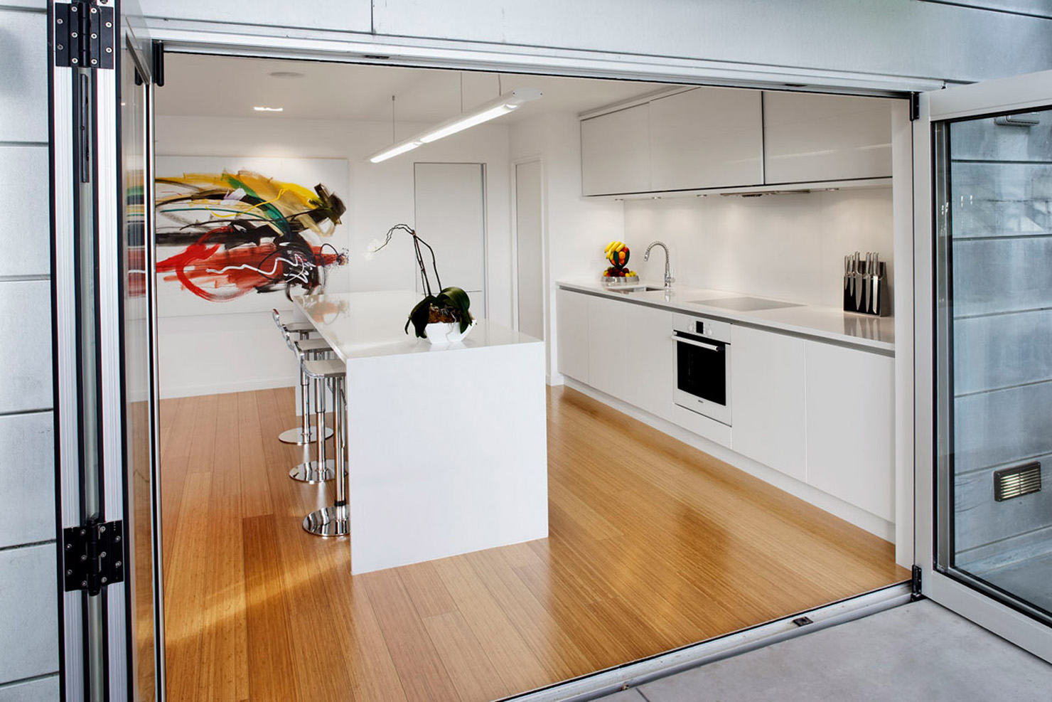 ingrid geldof Floating Slick White Kitchen interior kitchen and bathroom designer